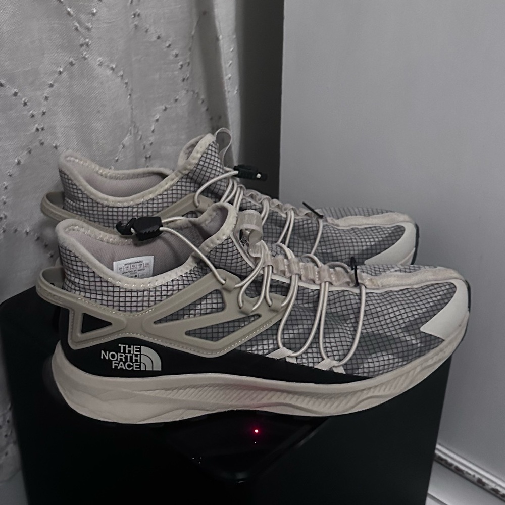 North face oxeye sneakers
